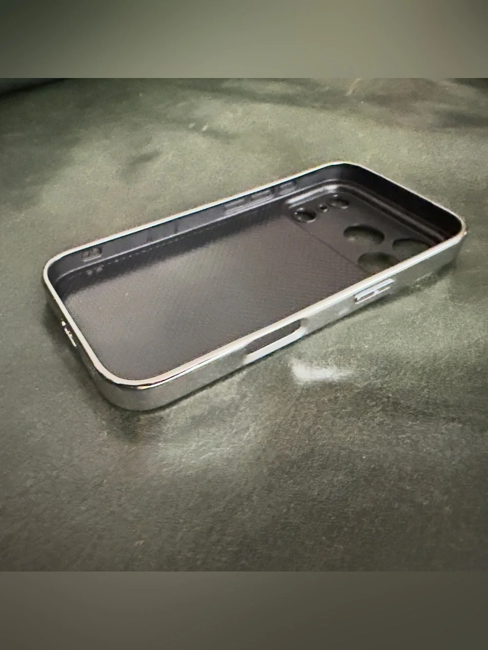 Classic Striped Protective iPhone 17 Pro Case - Multicolor